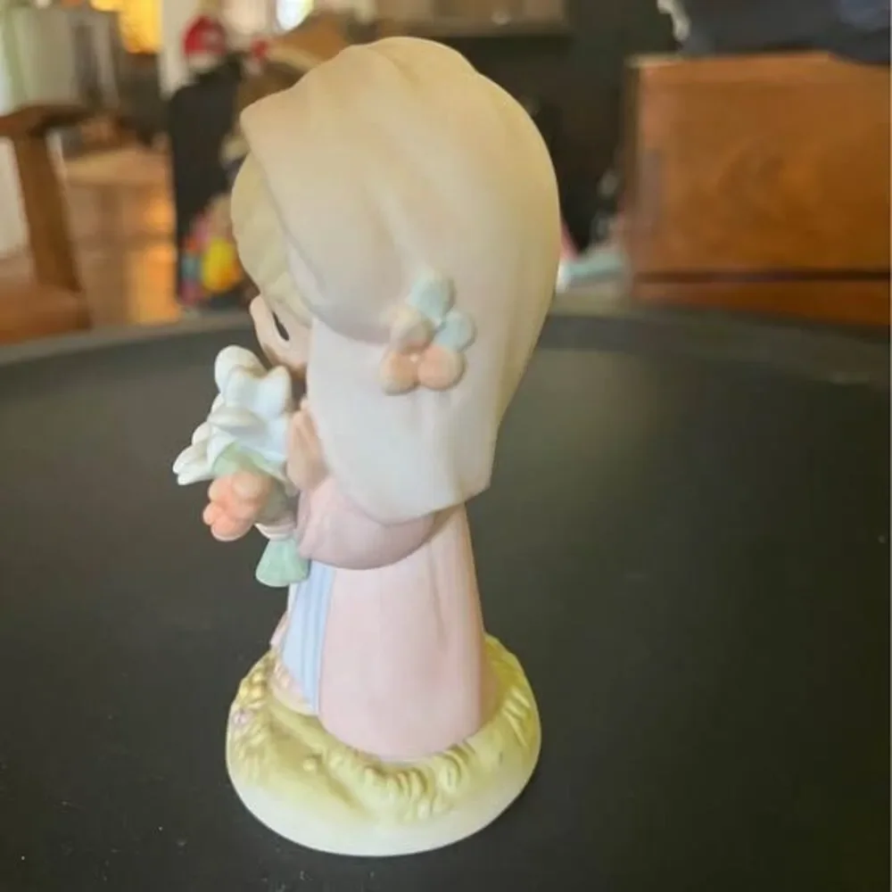 Unbranded vintage porcelain